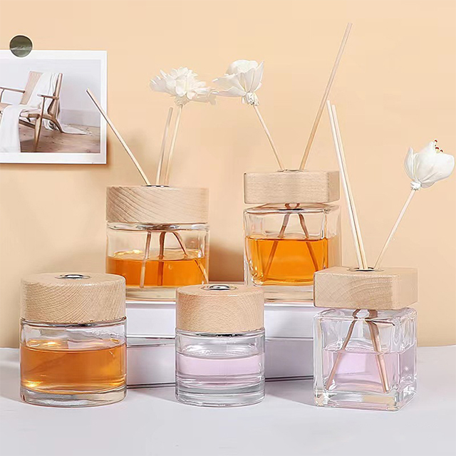 50ml 100ml 150ml 200ml Round Clear Glass Diffuser Bottle with Wooden Lid
